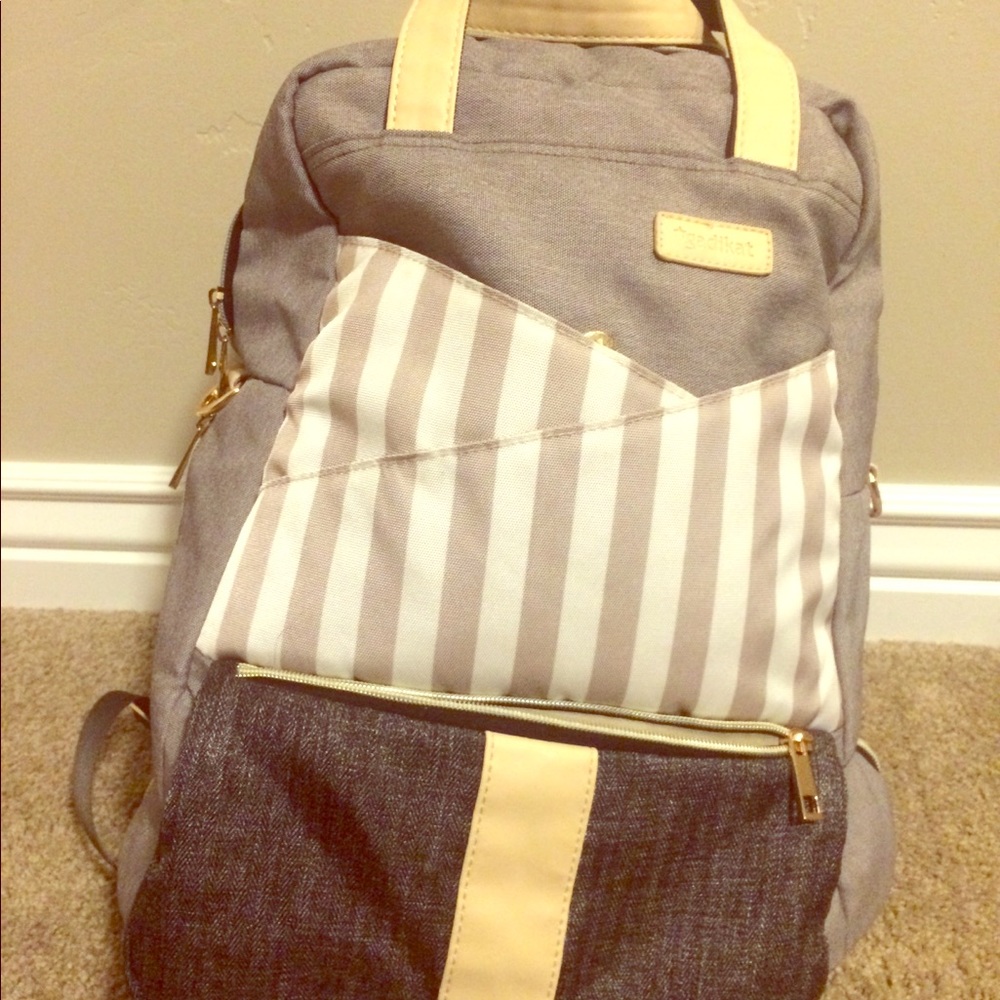 A baby bag that is like new! Hardly used!